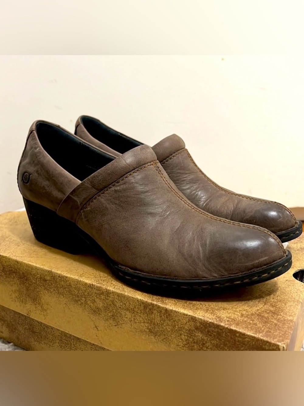 NWT | NIB • Børn Kinney Grey Leather Slip On Ankle Booties Clog Shoes • Size 39